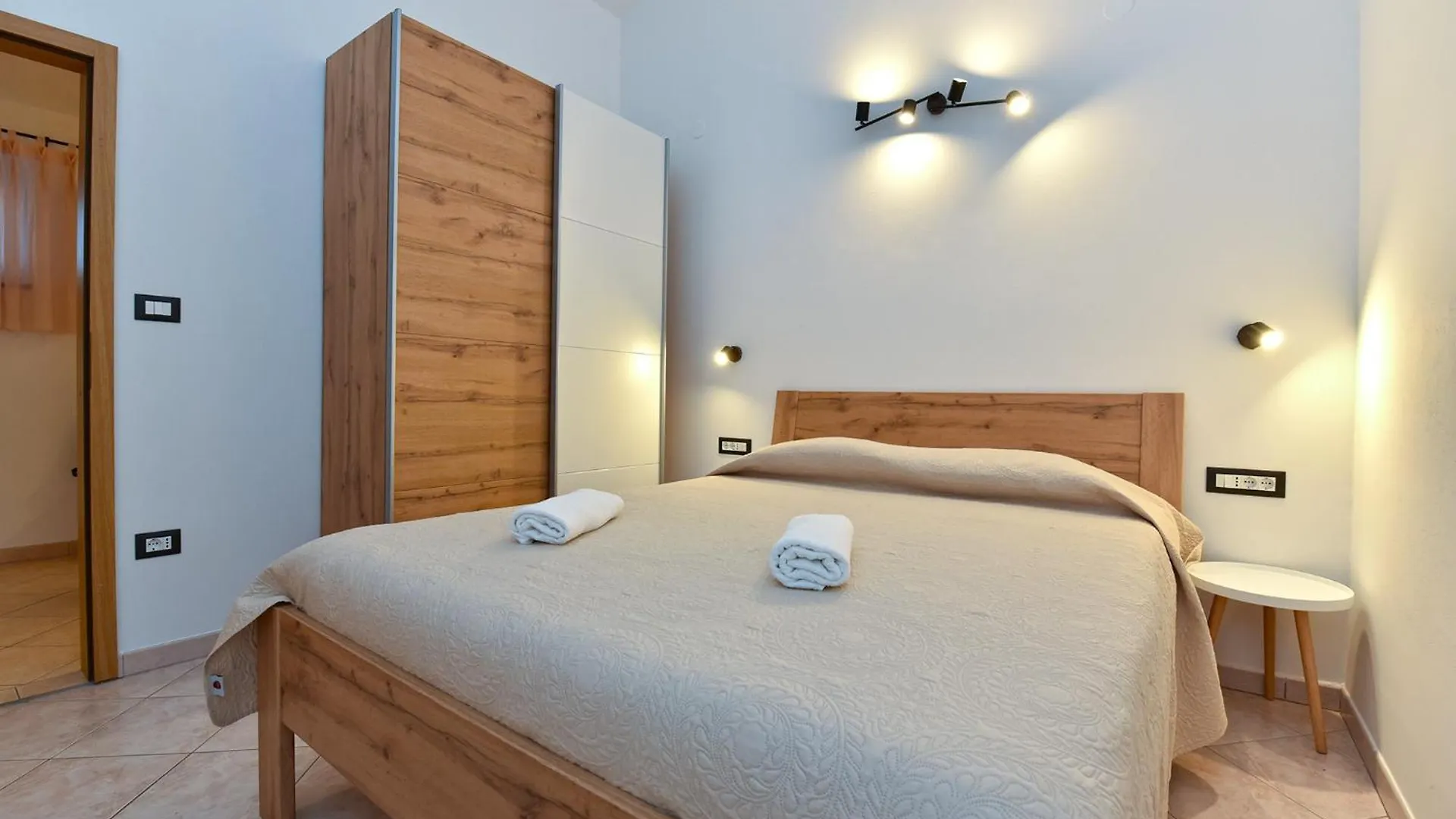 Apartments Galizana 2310