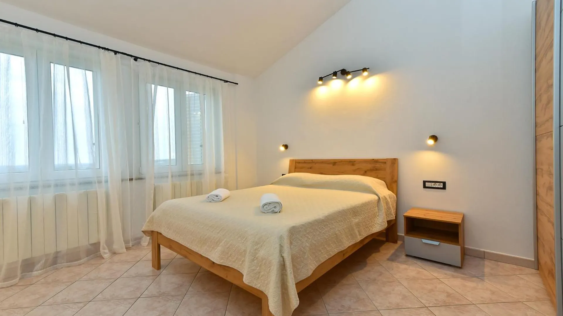Apartments Galizana 2310