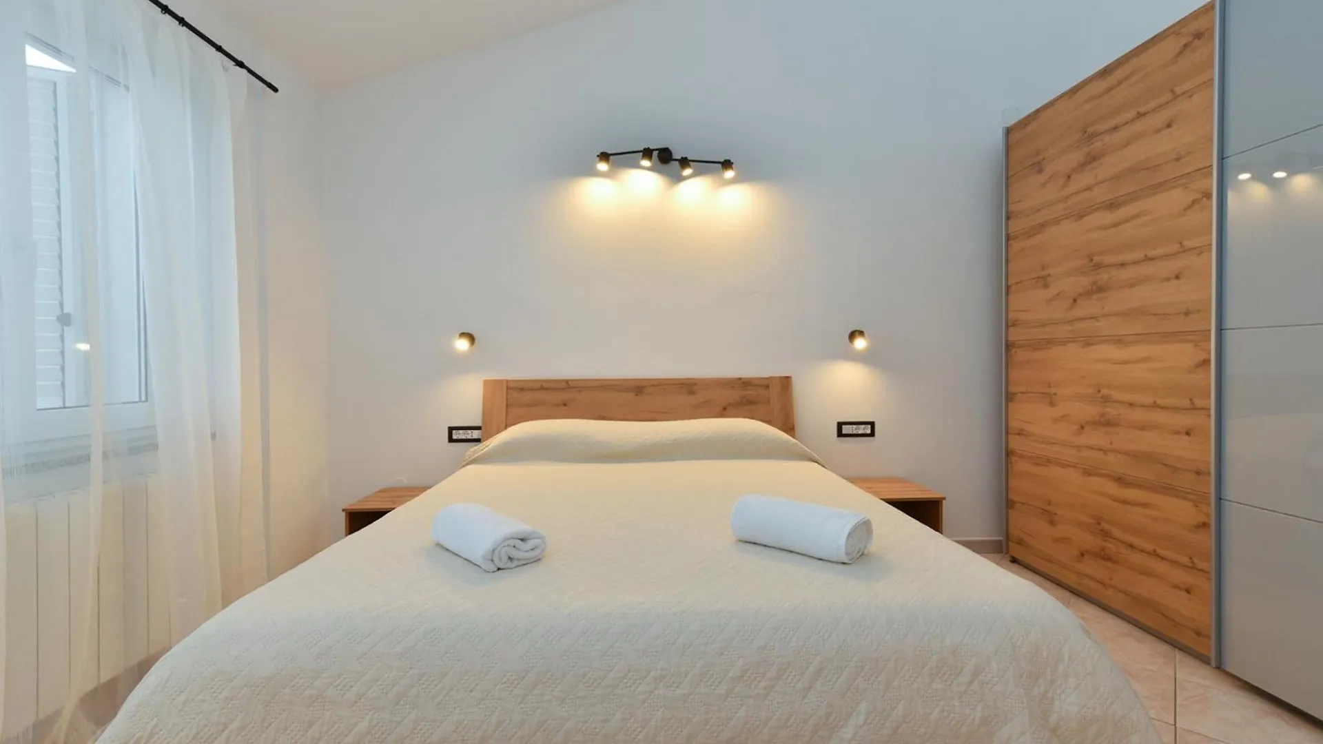 Apartments Galizana 2310