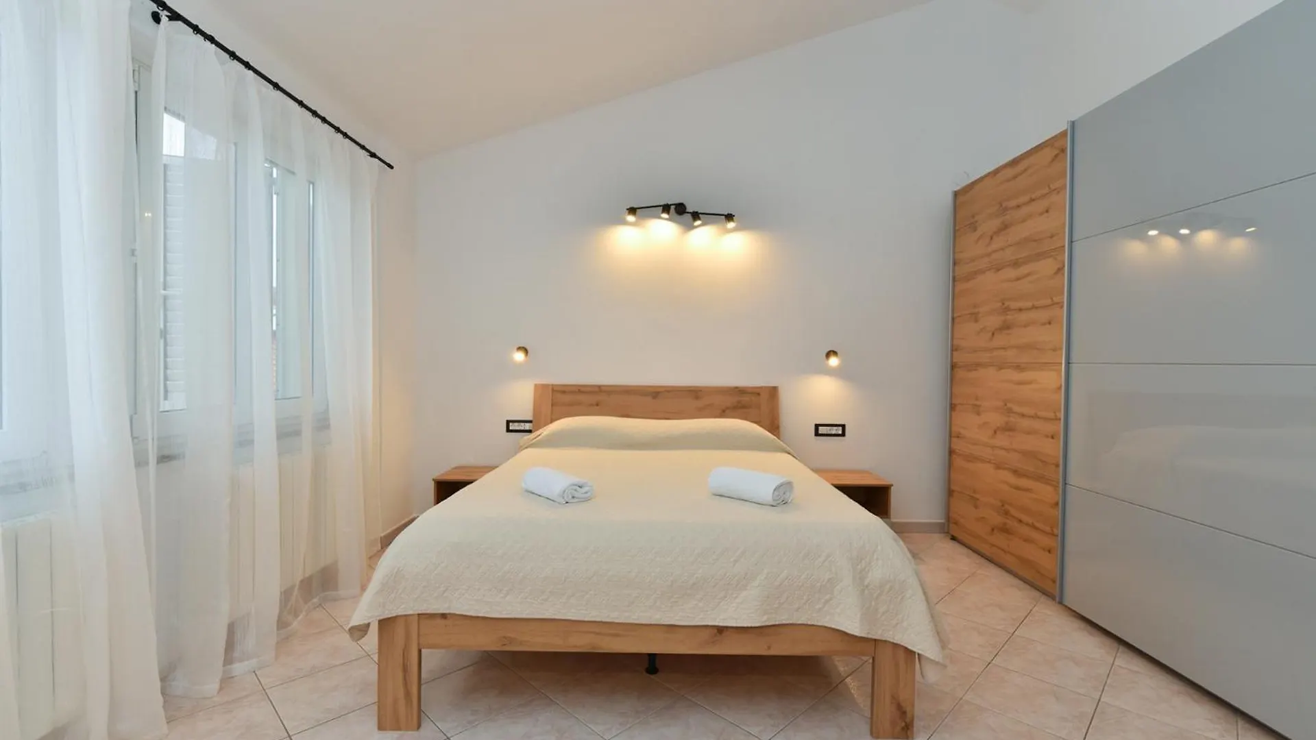Apartments Galizana 2310