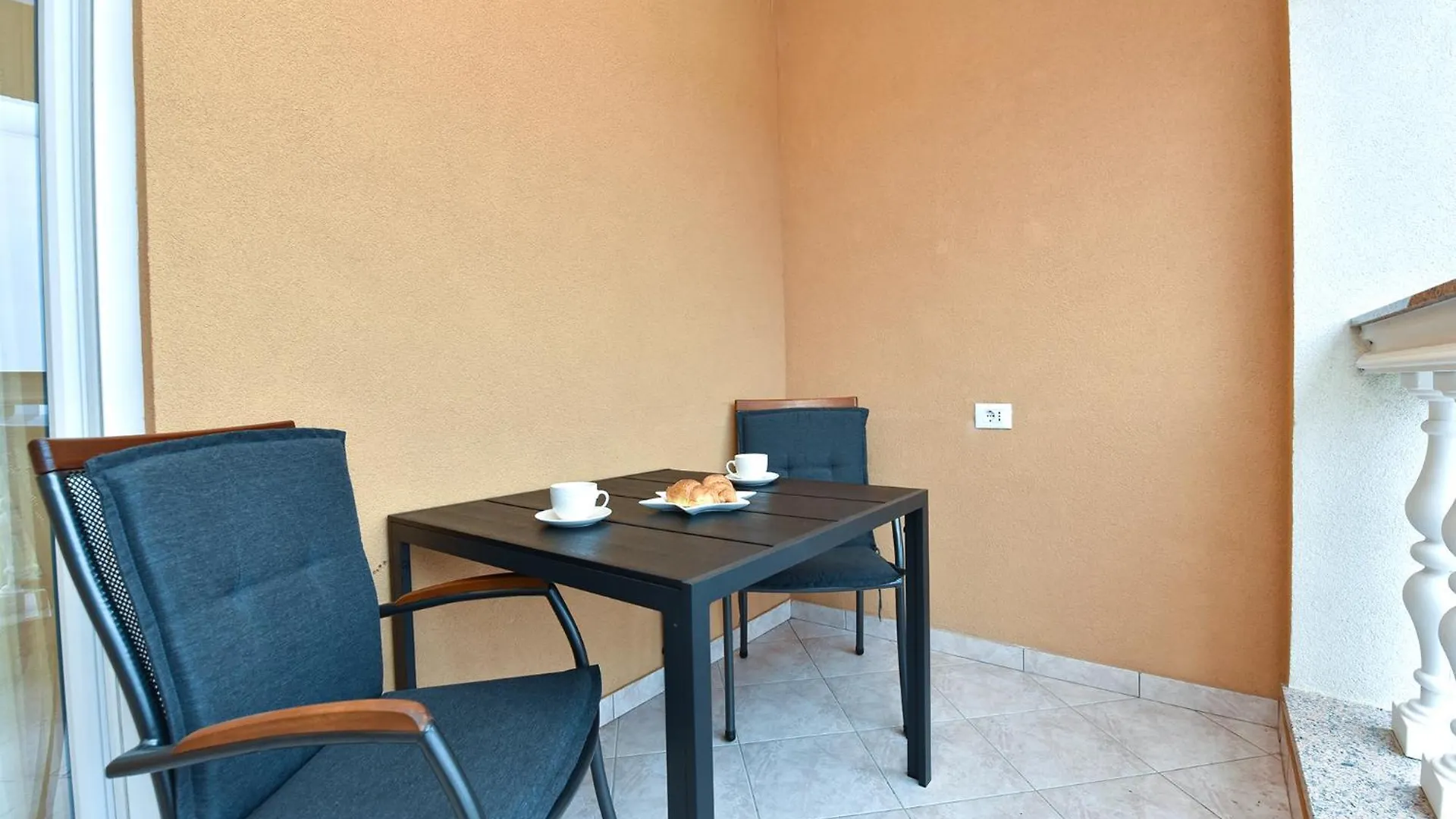 Apartments Galizana 2310