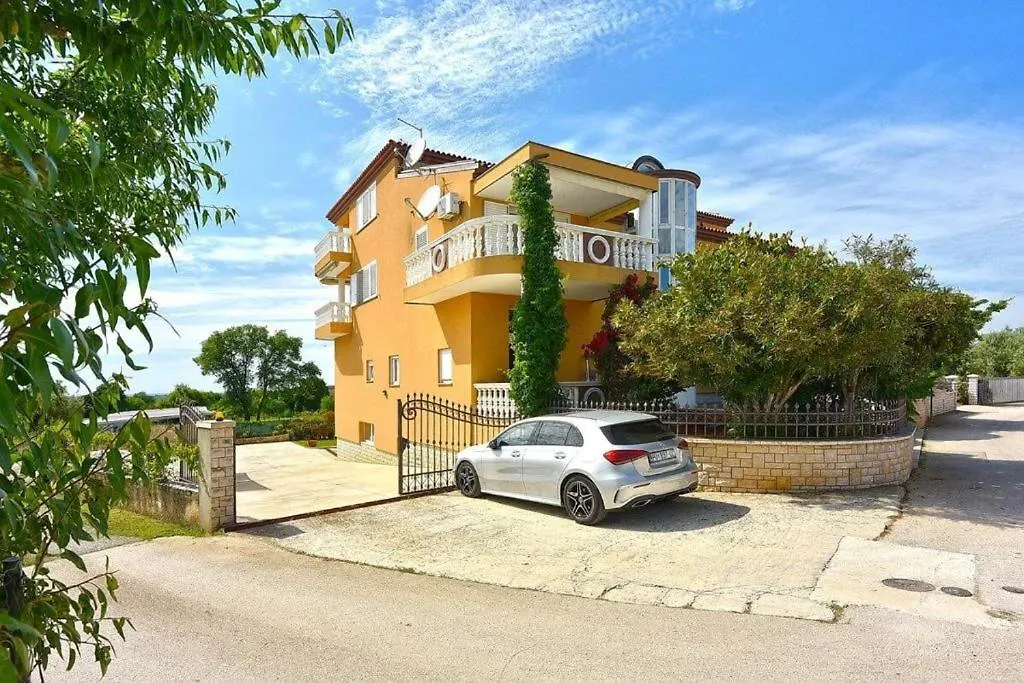 Apartments Galizana 2310 Croatia