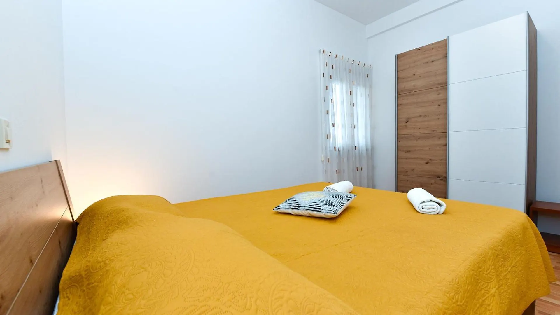 Apartments Galizana 2310