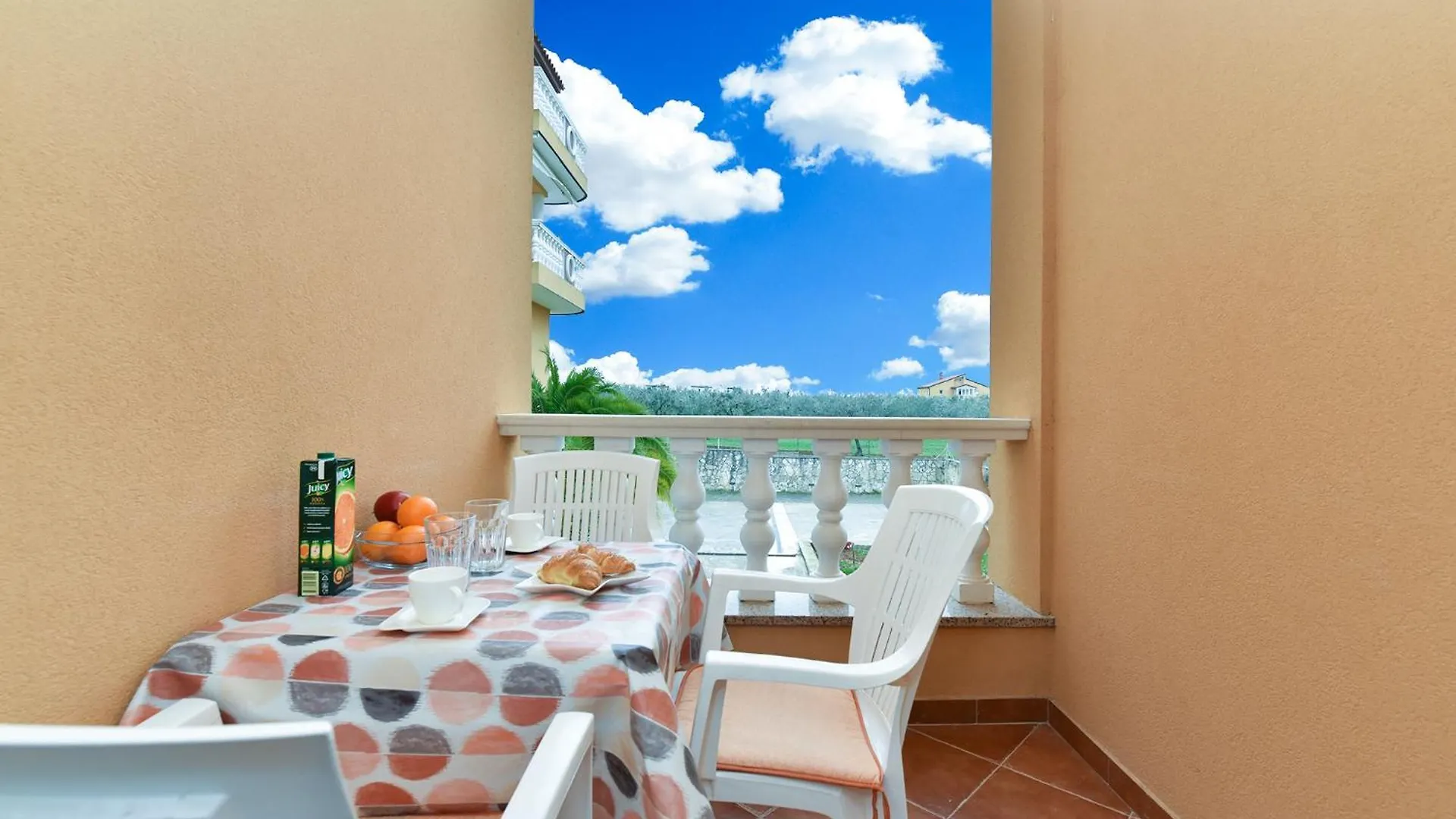 Apartments Galizana 2310